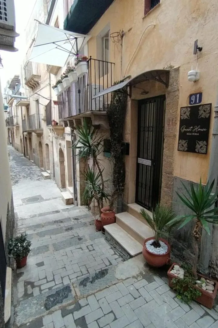 Guest House Alla Scala Caltagirone 0*,