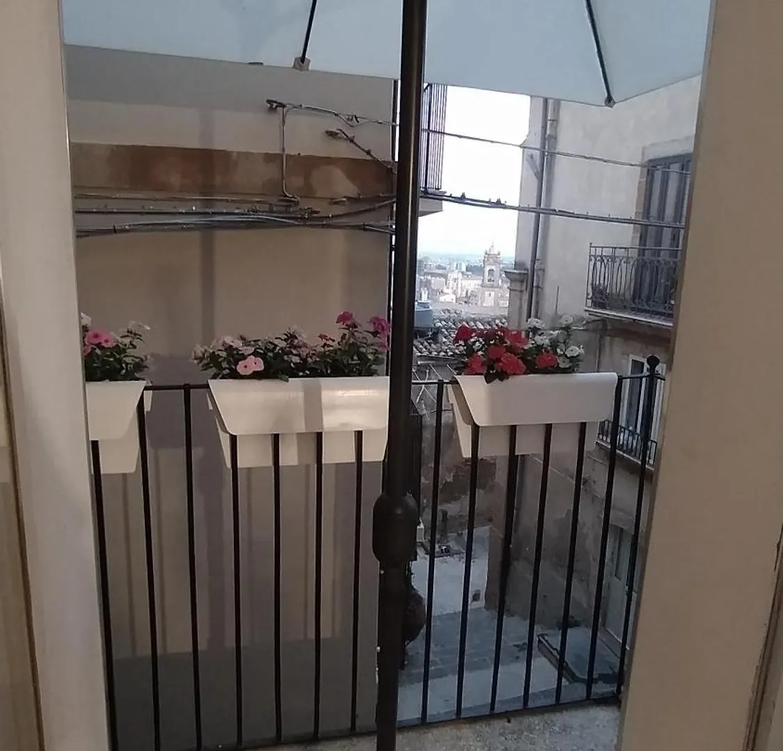 Guest House Alla Scala Caltagirone 0*,