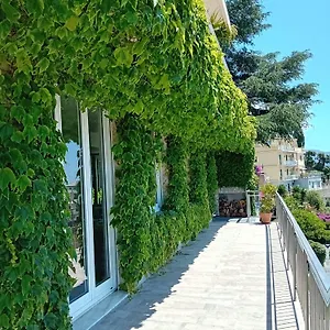 https://villa-shiverty.hotelitalianriviera.com